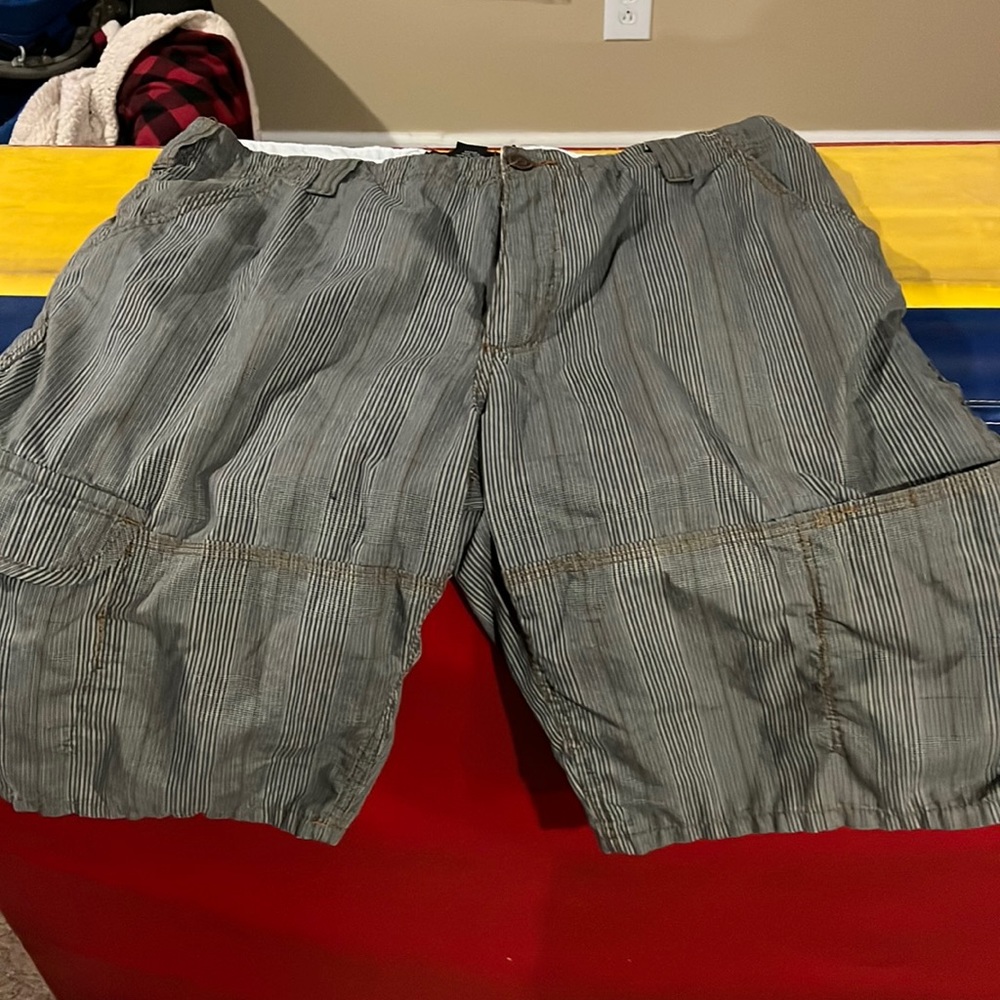 G and M mens shorts sz 38
